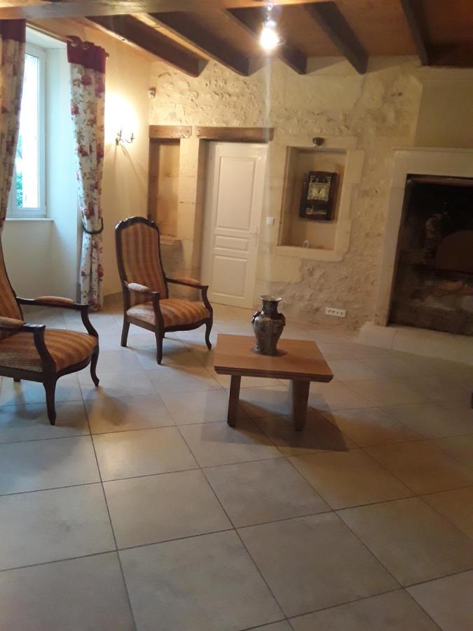 Chambre d'hôtes côté jardin Soulignonne Extérieur photo